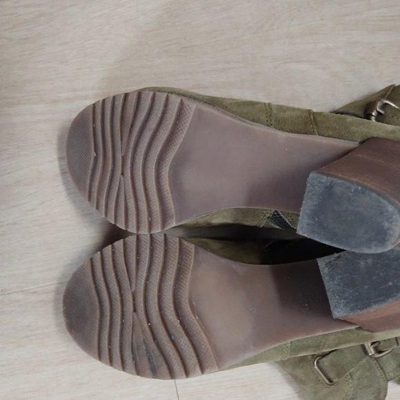Anthropologie Holding Horses Olive Green suede Heels Bootie Size-39 US 8.5-9 - Picture 7 of 10
